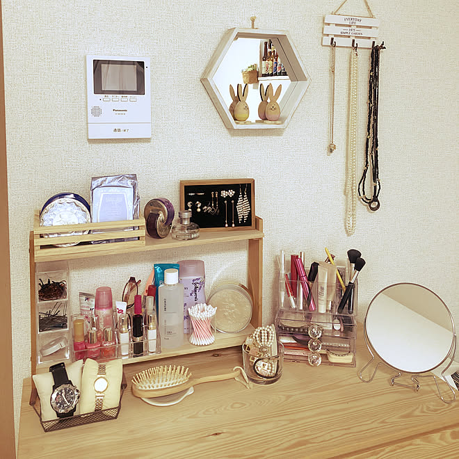 棚 チェストの上のディスプレイ コスメ収納 アクセサリーディスプレイ セリア などのインテリア実例 18 03 14 14 40 32 Roomclip ルームクリップ