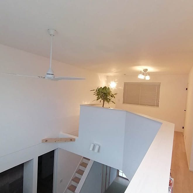 壁 天井 吹き抜け 吹き抜けリビング 吹き抜けのある家 シーリングファン などのインテリア実例 02 16 00 16 34 Roomclip ルームクリップ