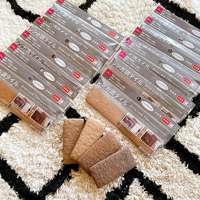 美濃焼タイル 美濃焼 両面テープで貼るだけ レンガ調タイル Daiso などのインテリア実例 21 09 11 16 13 24 Roomclip ルームクリップ