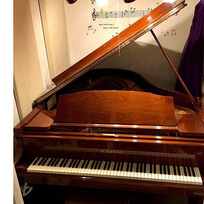 机 ウォールステッカー 防音室の中 茶色のピアノ Kawai などのインテリア実例 17 10 12 10 34 34 Roomclip ルームクリップ 机 ウォールステッカー 防音室の中 茶色のピアノ Kawai などのインテリア実例 17 10 12 10 34 34 Roomclip ルームクリップ
