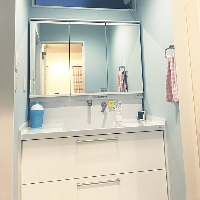 バス トイレ ブルークロス 水色の壁紙 水色 脱衣所 などのインテリア実例 18 03 30 18 30 07 Roomclip ルームクリップ バス トイレ ブルークロス 水色の壁紙 水色 脱衣所 などのインテリア実例 18 03 30 18 30 07 Roomclip ルームクリップ