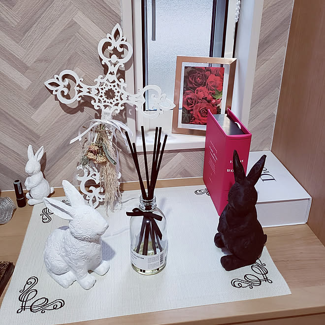 玄関 入り口 玄関インテリア 実家がクロス屋さん 壁紙貼り替え 白も好き などのインテリア実例 22 04 25 08 36 46 Roomclip ルームクリップ