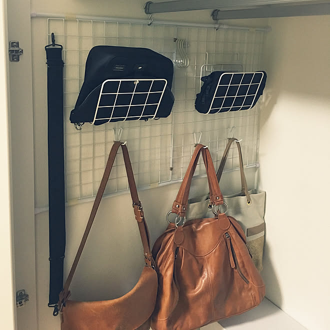 クローゼット バッグ収納 壁収納 つっぱり棒 ワイヤーネット などのインテリア実例 17 09 28 09 32 05 Roomclip ルームクリップ