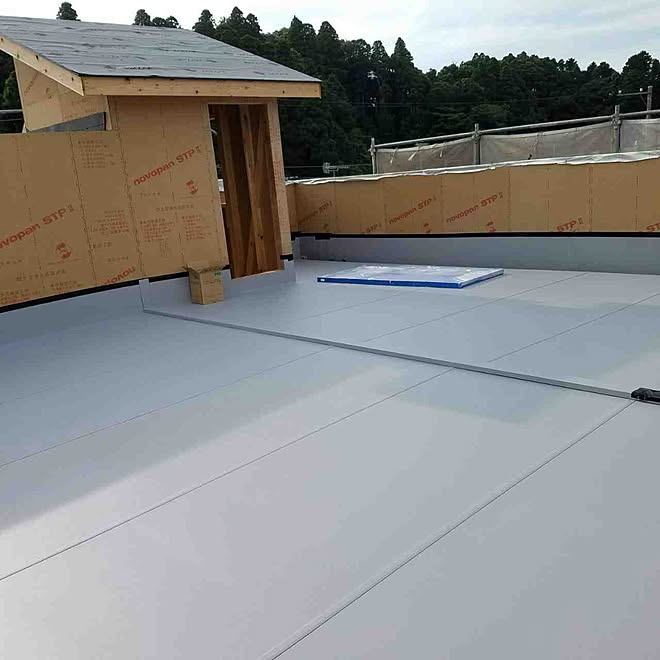 屋上リビング 金属防水 海の見える家 スカイプロムナード スカイバルコニーのある家 などのインテリア実例 17 06 18 17 13 40 Roomclip ルームクリップ