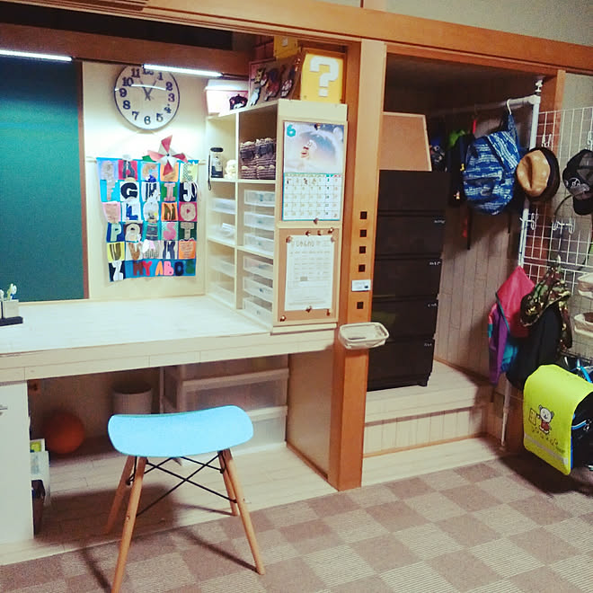 子供部屋 キッズスペース 子供部屋男の子 リメイクシート 勉強机 押し入れ改造 などのインテリア実例 18 06 18 23 08 25 Roomclip ルームクリップ