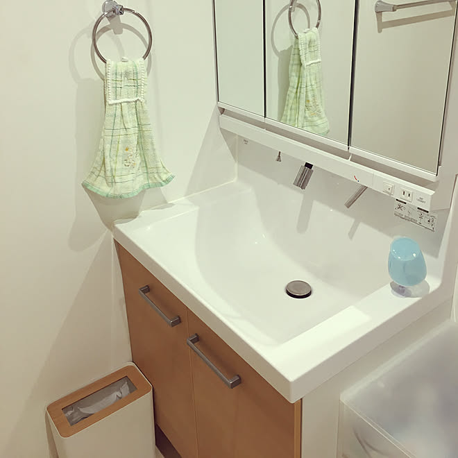 コップ立て ニトリ タオル掛け ゴミ箱 Lixil洗面台 などのインテリア実例 19 07 25 17 27 14 Roomclip ルームクリップ