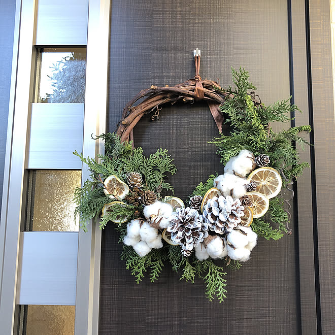 クリスマスリース飾りました クリスマスリース手作り クリスマスリースハンドメイド 玄関 入り口のインテリア実例 21 12 02 10 10 27 Roomclip ルームクリップ