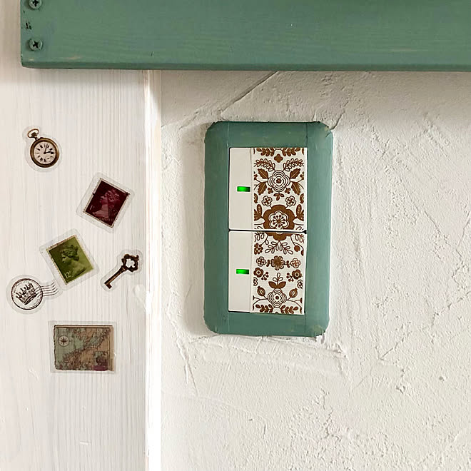 モルモル壁 フレークシール キャンドゥ パナソニックのスイッチ コンセント マスキングテープでリメイク などのインテリア実例 21 08 06 08 49 47 Roomclip ルームクリップ