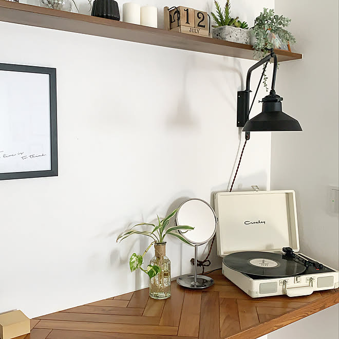 インダストリアルインテリア ニトリ Hmhome ポスターのある暮らし モノトーンインテリア などのインテリア実例 07 16 12 34 14 Roomclip ルームクリップ