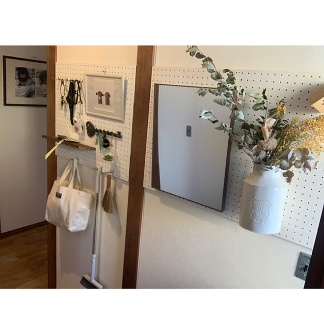 壁面ディスプレイ 壁面収納 100均雑貨 カインズ ミルク缶 などのインテリア実例 21 03 22 19 51 56 Roomclip ルームクリップ