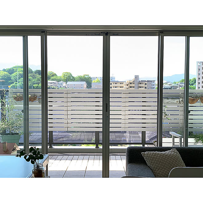 リビングからの眺め ローソファ 広々窓 ウッドフェンス ベランダ などのインテリア実例 05 14 08 58 22 Roomclip ルームクリップ