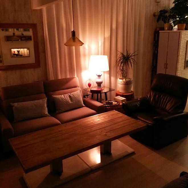 リビング 暮らしの一コマ 間接照明 海外インテリアに憧れる 照明好き などのインテリア実例 18 08 01 23 59 19 Roomclip ルームクリップ