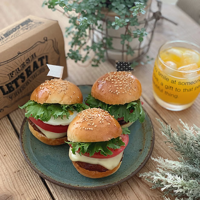 カフェ風ご飯 カフェ風インテリア ハンバーガーバンズ手作り ハンバーガーランチ グリーンのある暮らし などのインテリア実例 21 07 30 14 42 04 Roomclip ルームクリップ
