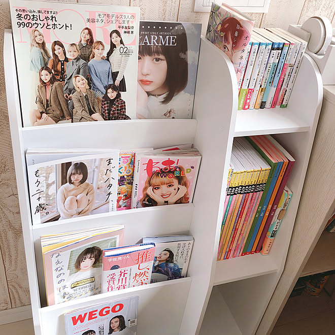 マガジンラック 女子部屋 女の子部屋 インスタやってます 中学生女の子部屋 などのインテリア実例 21 03 28 16 53 04 Roomclip ルームクリップ