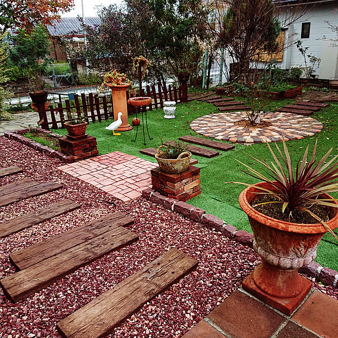 枕木風コンクリート Diy 防草シート 砂利 円形レンガ などのインテリア実例 19 12 26 07 33 01 Roomclip ルームクリップ