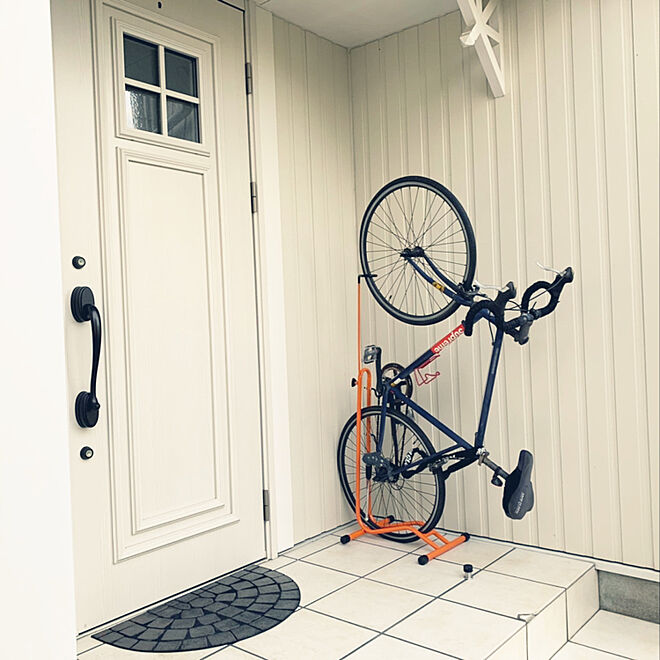 玄関 に 自転車