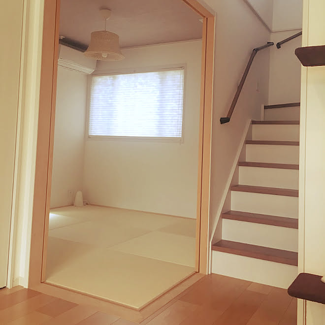 畳は和紙です パナソニックホームズ L字型間仕切り戸 和室 Ikea 照明 などのインテリア実例 01 29 04 28 Roomclip ルームクリップ