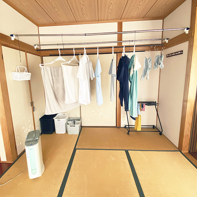 ダイソーランドリーボックス 洗濯用ハンガー ニトリ ニトリのハンガー 物干し竿用鴨居フック 鴨居フック などのインテリア実例 21 06 26 14 40 53 Roomclip ルームクリップ