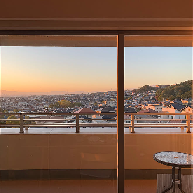 朝の風景 朝の景色 窓からの眺め バルコニーからの景色 ヒュッゲな暮らし などのインテリア実例 19 11 22 23 29 35 Roomclip ルームクリップ