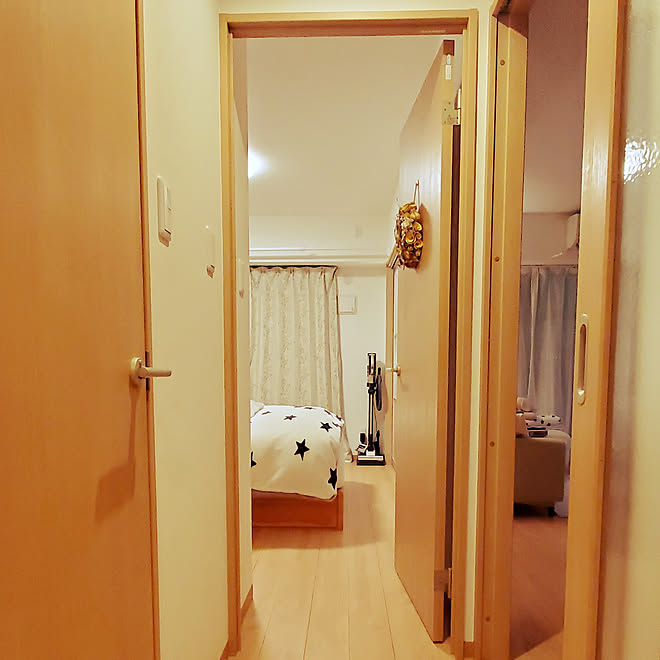 ベッド周り 廊下から見た寝室 シンプルな暮らし 穏やかな暮らし すっきり暮らす などのインテリア実例 22 03 29 44 08 Roomclip ルームクリップ