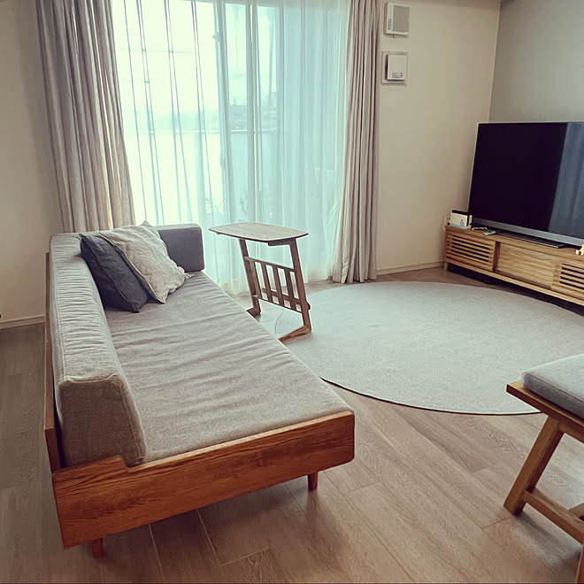Day Sofa 分譲マンション オーダーカーテン サンゲツ壁紙 アクセントクロス ブルーグレー などのインテリア実例 22 10 13 06 15 Roomclip ルームクリップ