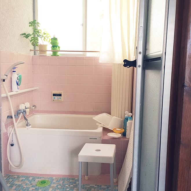 バス トイレ お風呂掃除 ピンクなタイルって 掃除しにくい 賃貸 などのインテリア実例 15 10 30 13 11 Roomclip ルームクリップ