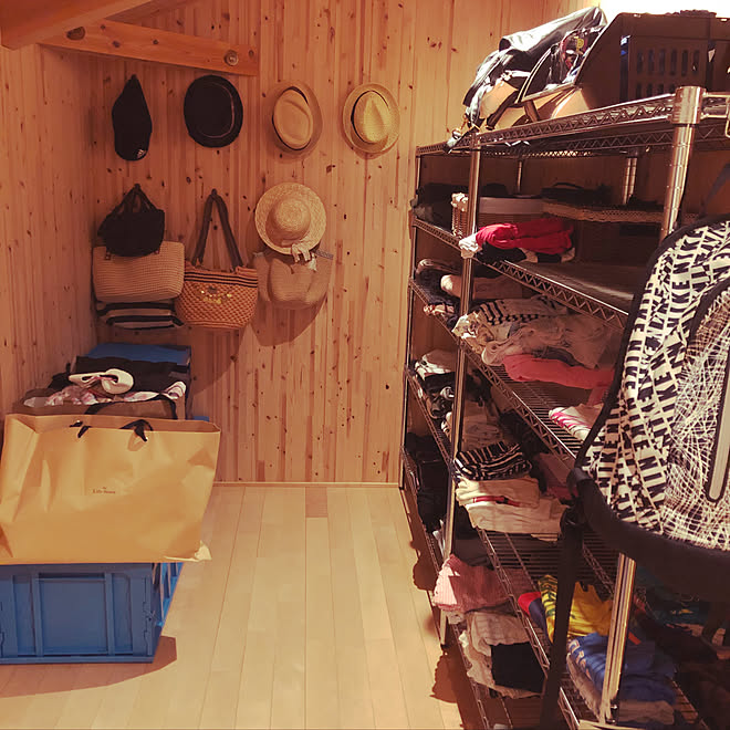 片付けられない女 洋服収納 スチールラック 衣装部屋 Rc宮崎支部 などのインテリア実例 18 05 08 21 16 27 Roomclip ルームクリップ