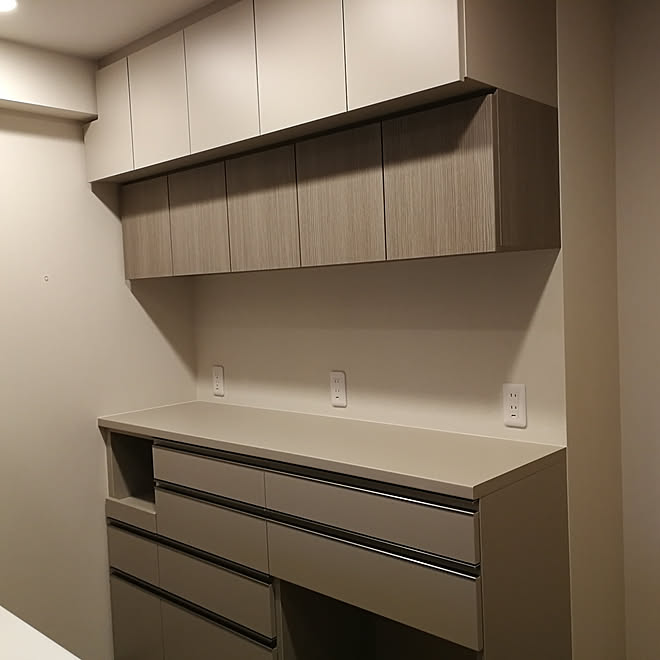 キッチン カップボード 造作家具 グレージュ 木目のツートンカラー グレージュのインテリア実例 10 10 19 31 17 Roomclip ルームクリップ キッチン カップボード 造作家具 グレージュ 木目のツートンカラー グレージュのインテリア実例 10 10 19 31 17 Roomclip ルームクリップ