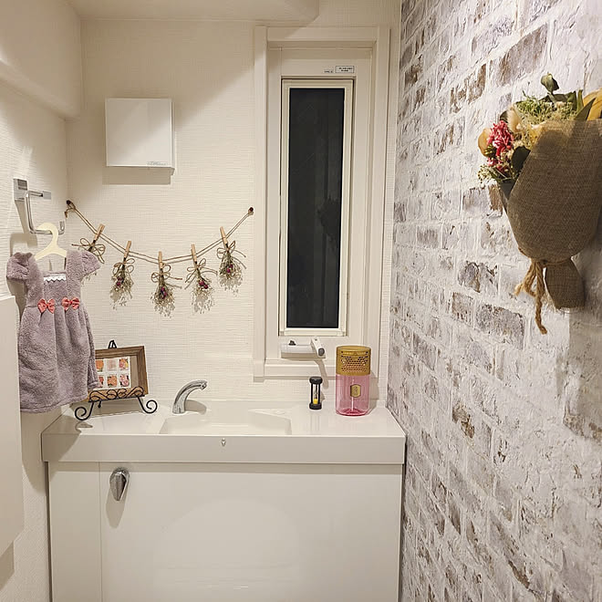 バス トイレ セキスイハイム ドライフラワー トイレインテリア レンガ壁紙 などのインテリア実例 22 02 15 06 41 Roomclip ルームクリップ