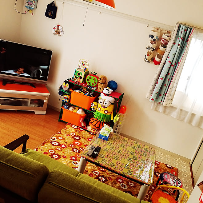 リビング ラグ レトロポップ レトロ好き 花柄 レトロ などのインテリア実例 18 11 27 14 19 27 Roomclip ルームクリップ