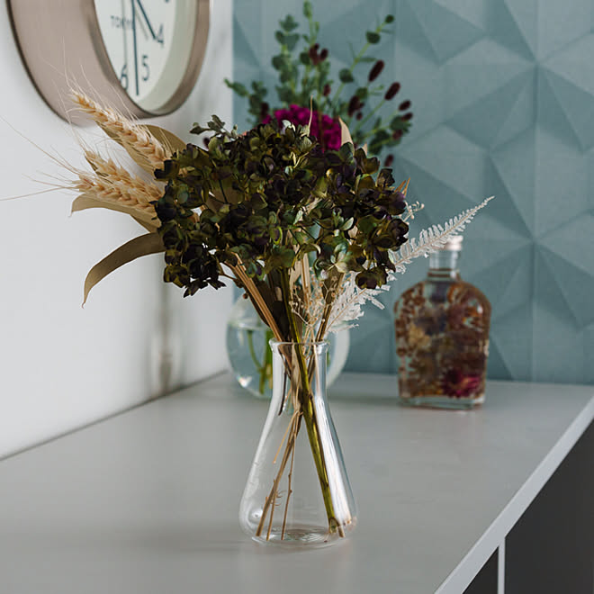 ドライフラワー 輸入壁紙 テシード壁紙 Tokyo Clock エーケト などのインテリア実例 22 10 10 23 16 50 Roomclip ルームクリップ