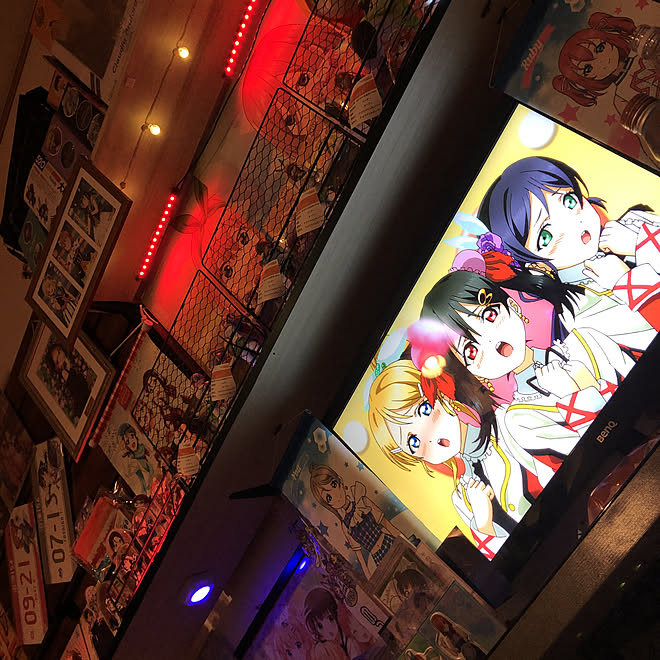 アニメ部屋 ラブライブサンシャイン アニメグッズをおしゃれに飾りたい 痛部屋化進行中 100均 などのインテリア実例 22 01 21 42 11 Roomclip ルームクリップ