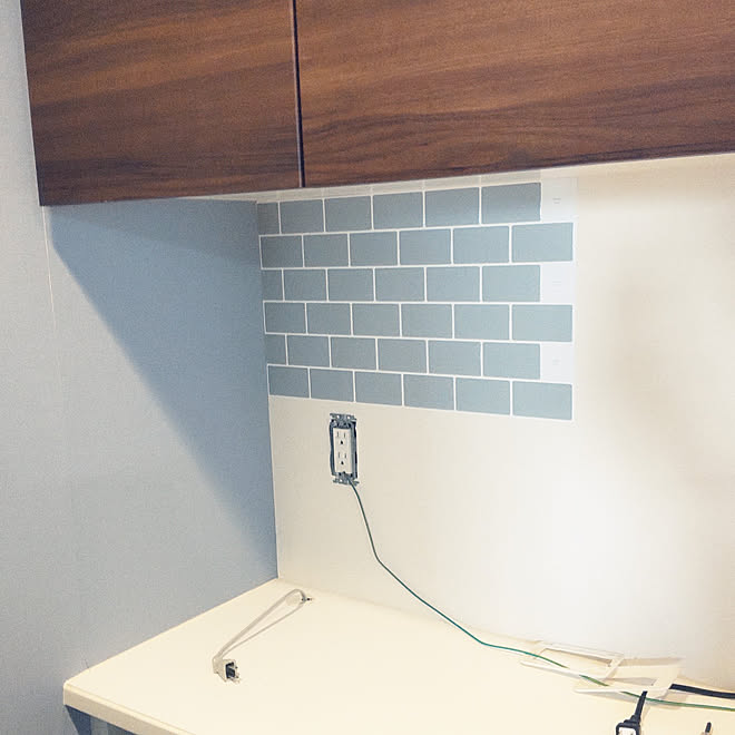 キッチン Diy 壁紙 タイルシール グレーのタイル などのインテリア実例 21 09 08 15 49 51 Roomclip ルームクリップ