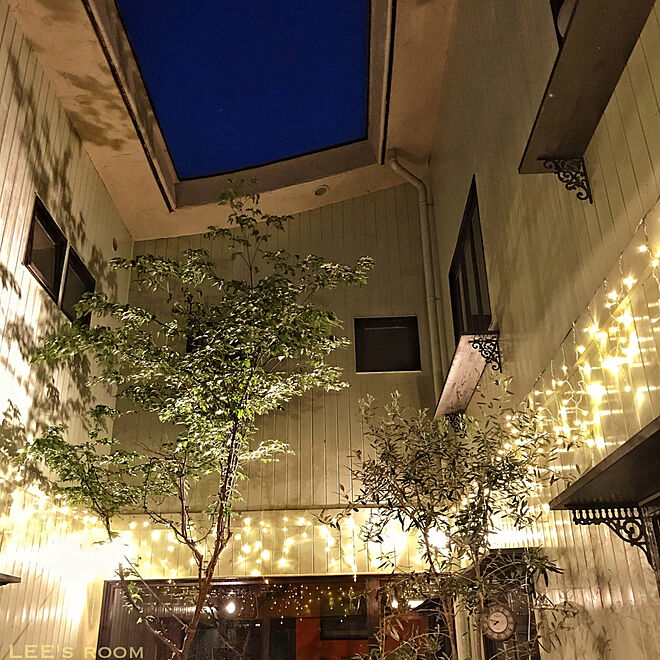 明かり ライトアップ 板張りの壁 中庭のある家 影 などのインテリア実例 19 08 18 19 40 10 Roomclip ルームクリップ