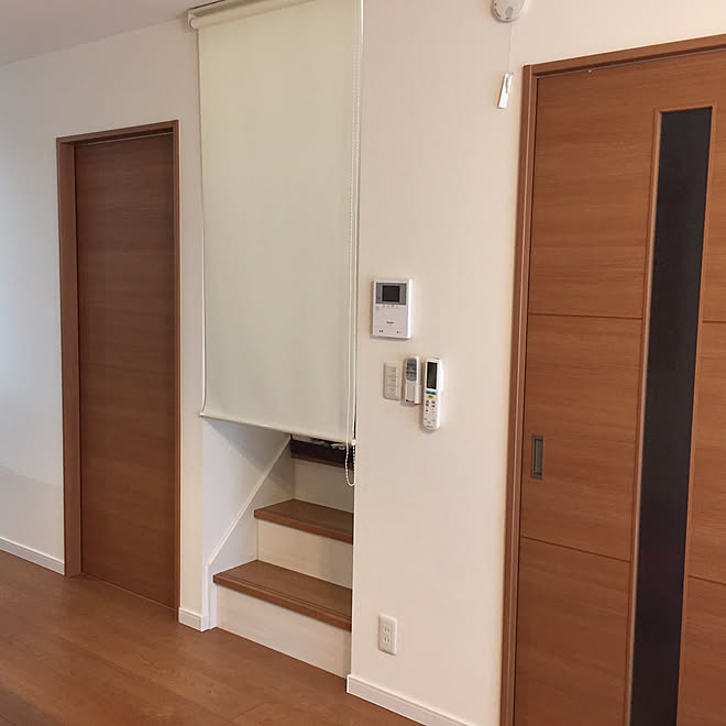 ロールスクリーン リビング階段寒さ対策 リビング階段 部屋全体 こどもと暮らす などのインテリア実例 17 10 21 16 18 24 Roomclip ルームクリップ ロールスクリーン リビング階段寒さ対策 リビング階段 部屋全体 こどもと暮らす などのインテリア実例 17 10 21 16 18 24 Roomclip ルームクリップ