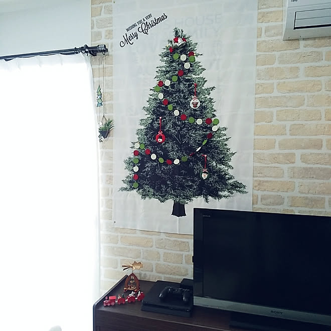 壁 天井 クリスマスディスプレイ レンガ風壁紙 シンプルに暮らすのインテリア実例 19 11 19 12 33 40 Roomclip ルームクリップ