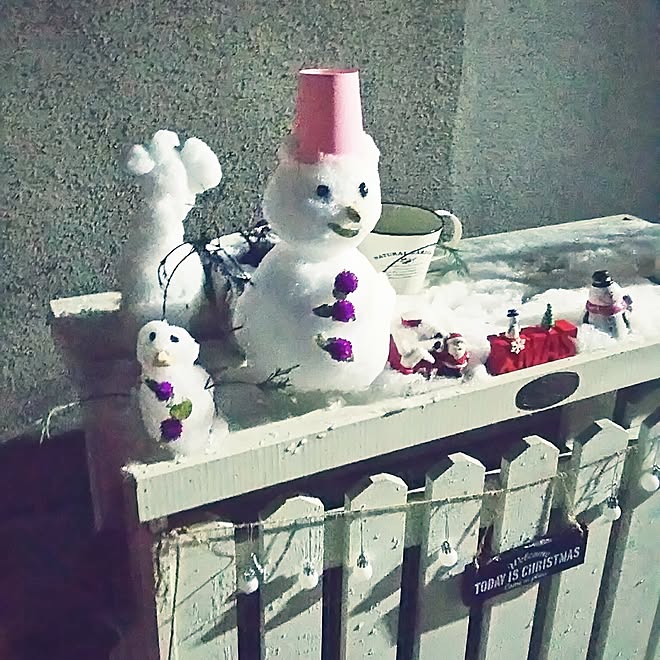 玄関 入り口 いつもいいねありがとうございます 雪だるま 室外機カバー オラフ などのインテリア実例 16 11 24 22 24 52 Roomclip ルームクリップ