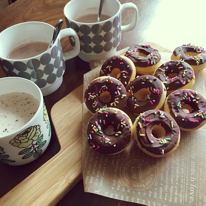 朝はミロを飲んでます ラテマグ ダイソースタッキングマグ 子供と暮らす家 ホットケーキミックスで焼きドーナツ などのインテリア実例 19 05 03 10 17 52 Roomclip ルームクリップ