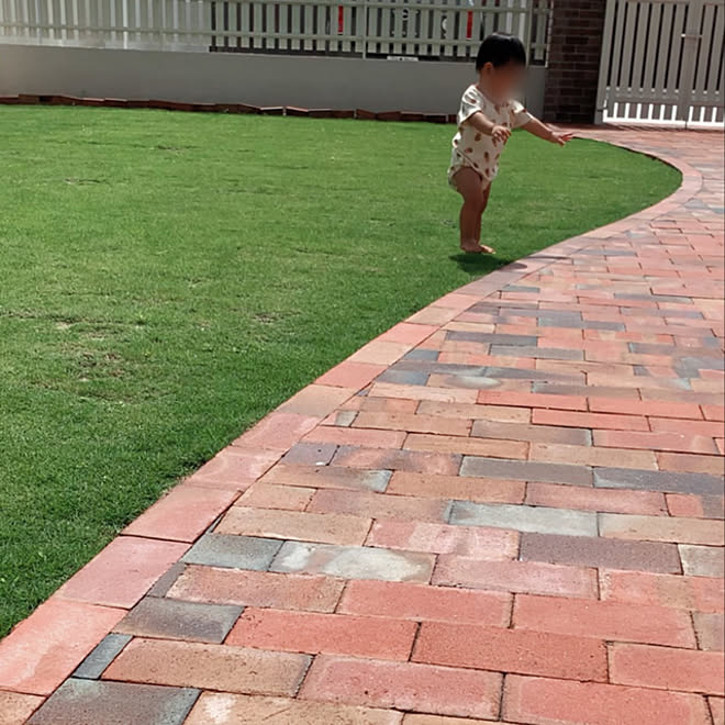 門柱 アメリカンフェンス レンガアプローチ 芝奴隷 芝張りdiy などのインテリア実例 22 09 06 11 15 40 Roomclip ルームクリップ