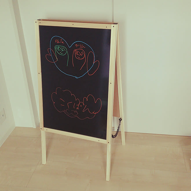 リビング 引っ越しました 黒板diy 消せる紙 ブラックボードシート などのインテリア実例 17 09 23 14 22 27 Roomclip ルームクリップ