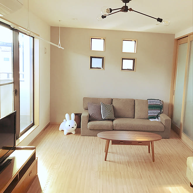 リビング 赤ちゃんのいる暮らし アクセントクロス 照明 北欧 などのインテリア実例 17 12 27 21 54 00 Roomclip ルームクリップ