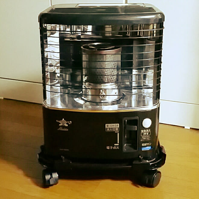 アラジンストーブ キャスター 部屋全体 模様替え 激狭 などのインテリア実例 18 12 28 00 19 44 Roomclip ルームクリップ