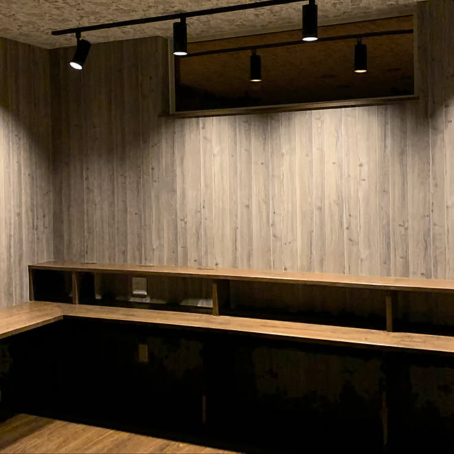 息子の部屋 パソコンスペース リリカラ壁紙 造作棚 ダウンライト などのインテリア実例 22 01 29 09 27 22 Roomclip ルームクリップ