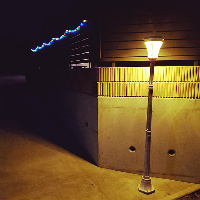 玄関 入り口 ソーラーled街灯 玄関が明るいと明るい気持ちになれる アンカーボルト ヨーロピアン風のインテリア実例 19 12 09 23 27 30 Roomclip ルームクリップ