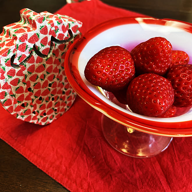 ダイソー雑貨 いちご型 いちご柄 いちご ガラス器 などのインテリア実例 04 25 15 18 55 Roomclip ルームクリップ