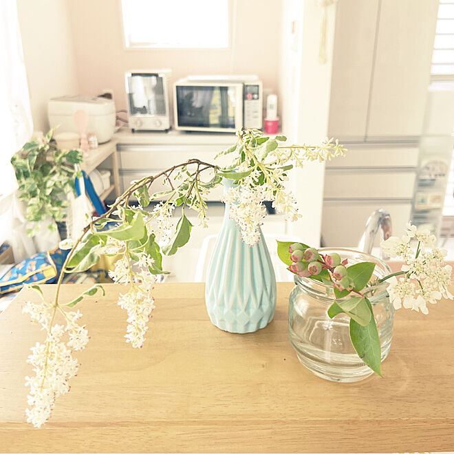 お花を飾ろう お花のある暮らし キッチンカウンターの上 ブルーベリーの枝 花瓶は100均 などのインテリア実例 05 23 11 00 50 Roomclip ルームクリップ