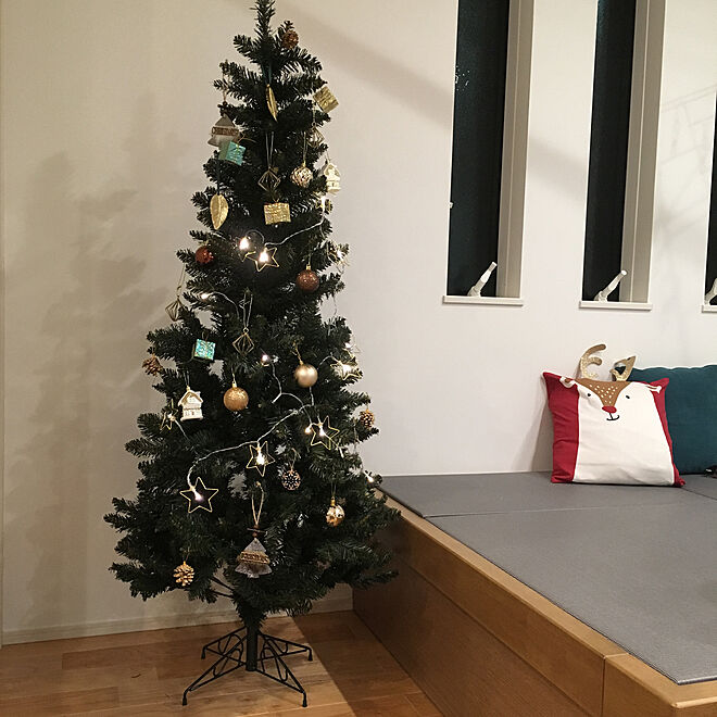 ダイソー クリスマスツリー150cm 小上がり畳スペース こどものいる暮らし クリスマス などのインテリア実例 19 11 06 21 01 14 Roomclip ルームクリップ