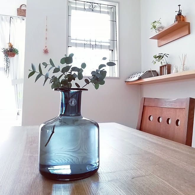 机 フラワーベース Ikea フラワーベース ユーカリ 植物のある暮らし などのインテリア実例 19 05 08 10 53 10 Roomclip ルームクリップ