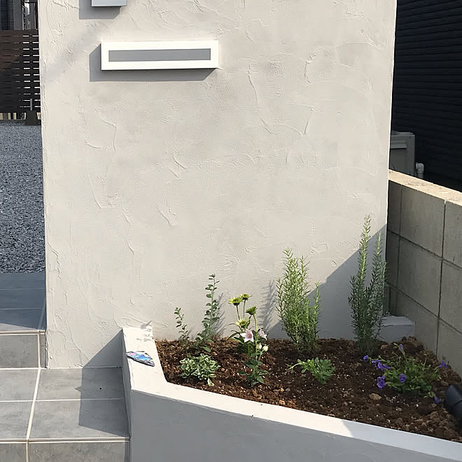 門柱 門柱前の花壇 観葉植物 玄関 入り口のインテリア実例 19 09 10 01 02 09 Roomclip ルームクリップ 門柱 門柱前の花壇 観葉植物 玄関 入り口のインテリア実例 19 09 10 01 02 09 Roomclip ルームクリップ