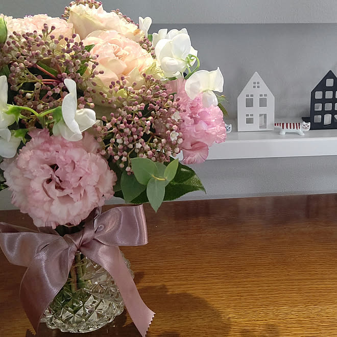 机 花のある暮らし 花束 くすみピンクのインテリア実例 03 10 49 05 Roomclip ルームクリップ 机 花のある暮らし 花束 くすみピンクのインテリア実例 03 10 49 05 Roomclip ルームクリップ